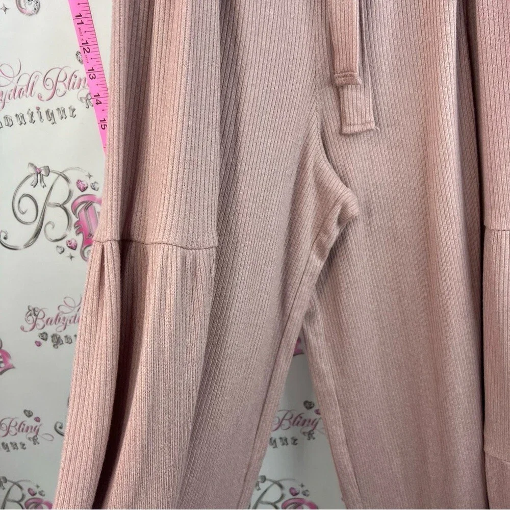 Free people set Mauve Ribbed 2-piece Pants and Top set with Sweetheart Neckline